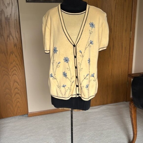 Vintage Alfred Dunner Yellow and Black Floral Cardigan Sweater Medium - Picture 3 of 12